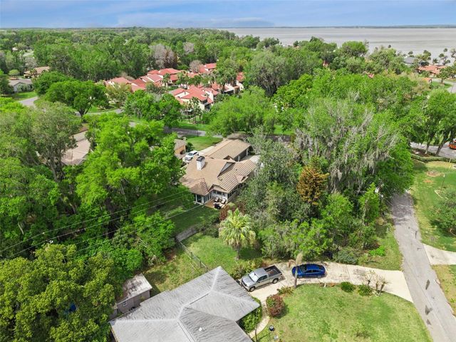 312 WATERWOOD DRIVE, Yalaha, FL 34797