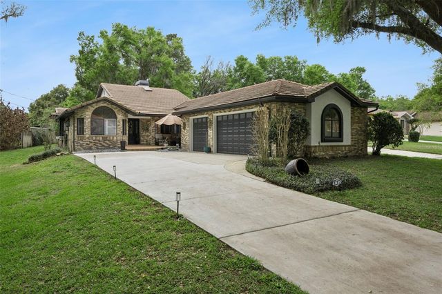 312 WATERWOOD DRIVE, Yalaha, FL 34797