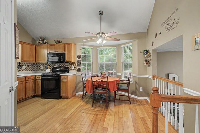 30 Orchard Hills Ct, Newnan, GA 30263