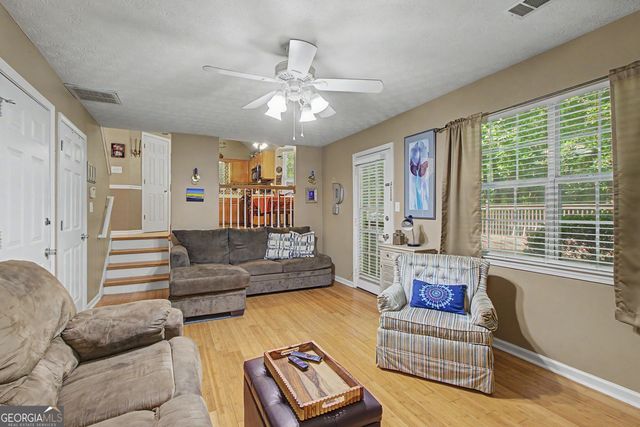 30 Orchard Hills Ct, Newnan, GA 30263