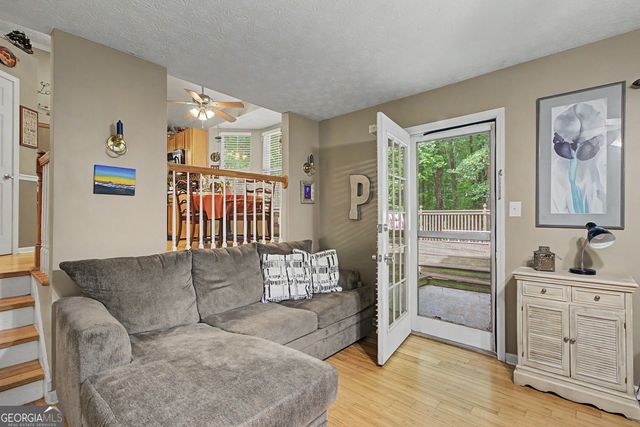 30 Orchard Hills Ct, Newnan, GA 30263