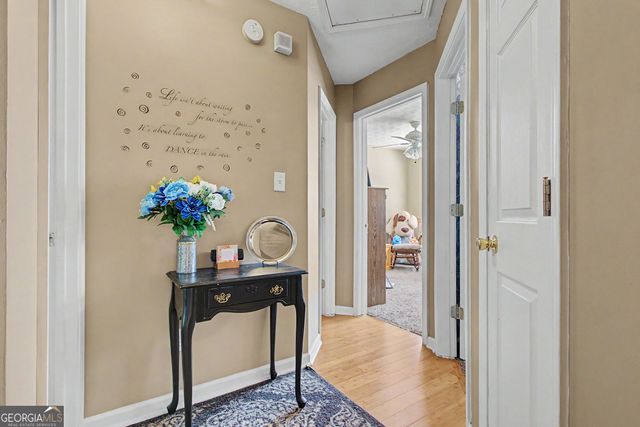 30 Orchard Hills Ct, Newnan, GA 30263