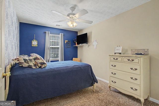 30 Orchard Hills Ct, Newnan, GA 30263