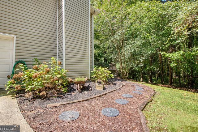 30 Orchard Hills Ct, Newnan, GA 30263