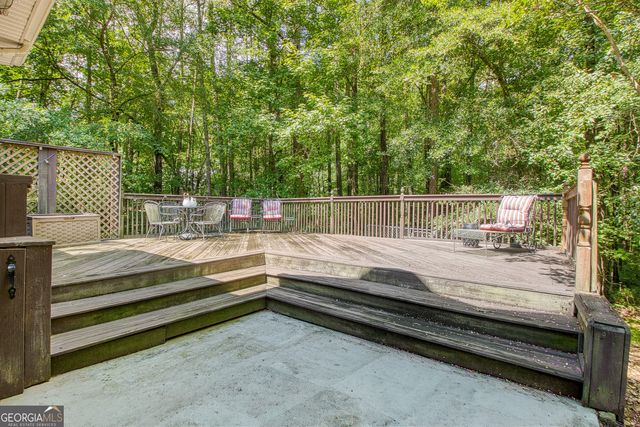 30 Orchard Hills Ct, Newnan, GA 30263