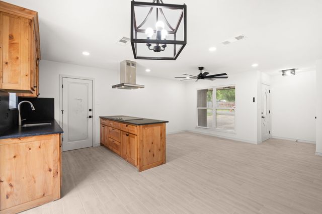 103 N Summit Street, Red Oak, TX 75154