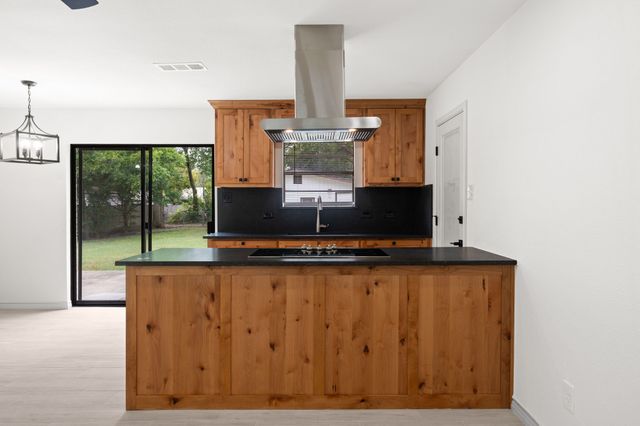 103 N Summit Street, Red Oak, TX 75154