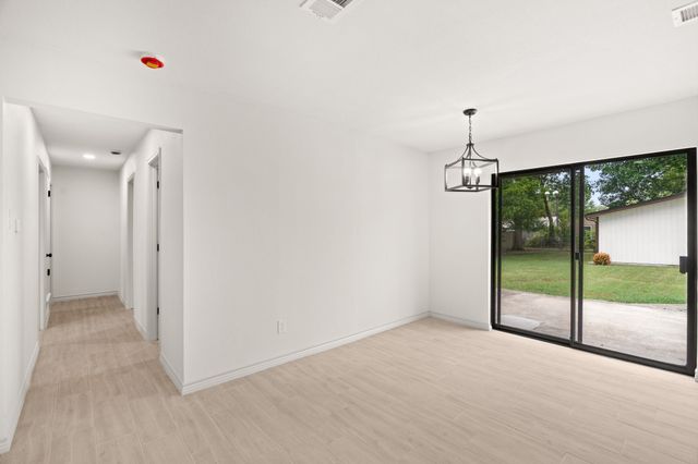 103 N Summit Street, Red Oak, TX 75154