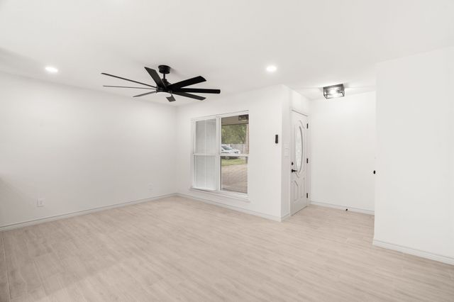 103 N Summit Street, Red Oak, TX 75154