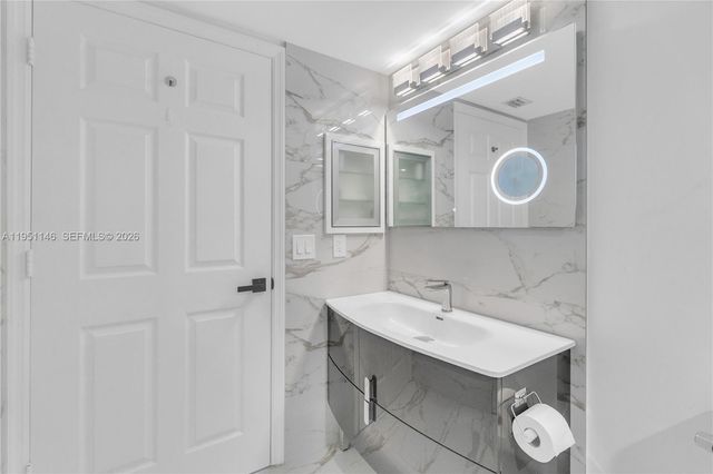 1155 Brickell Bay Dr PH102, Miami, FL 33131