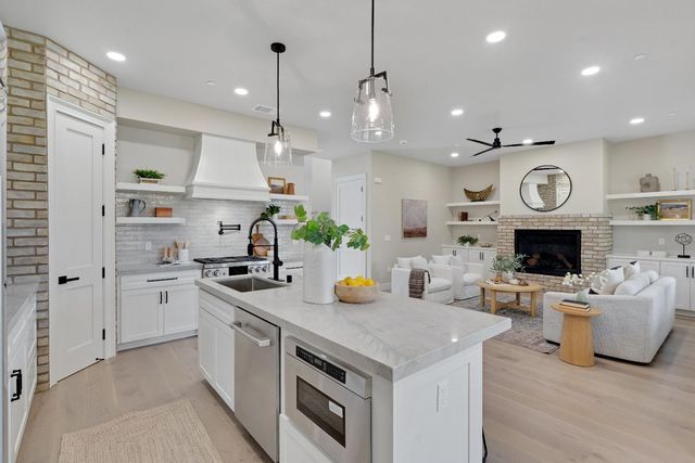 104 Southlite Cir, Sacramento, CA 95831