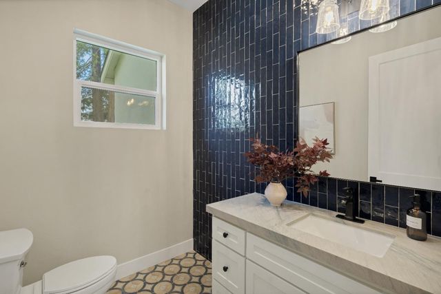 104 Southlite Cir, Sacramento, CA 95831