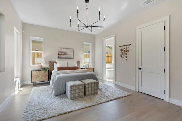 104 Southlite Cir, Sacramento, CA 95831
