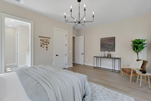 104 Southlite Cir, Sacramento, CA 95831