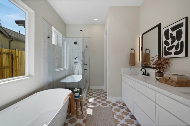 104 Southlite Cir, Sacramento, CA 95831