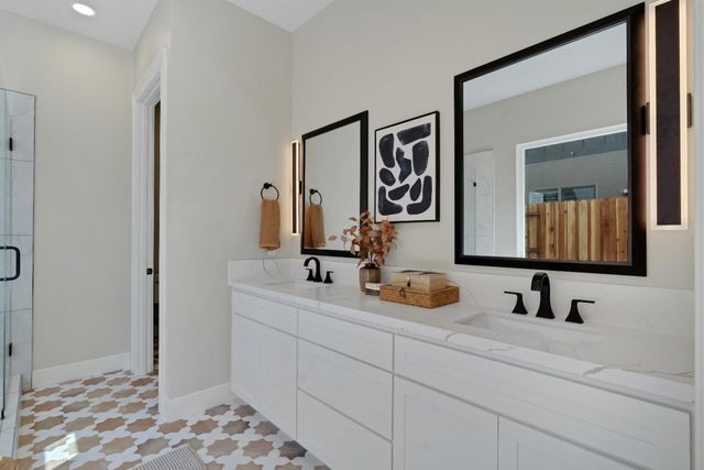 104 Southlite Cir, Sacramento, CA 95831