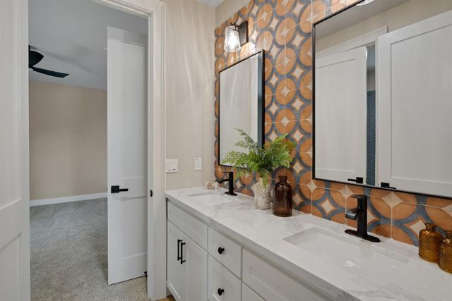 104 Southlite Cir, Sacramento, CA 95831