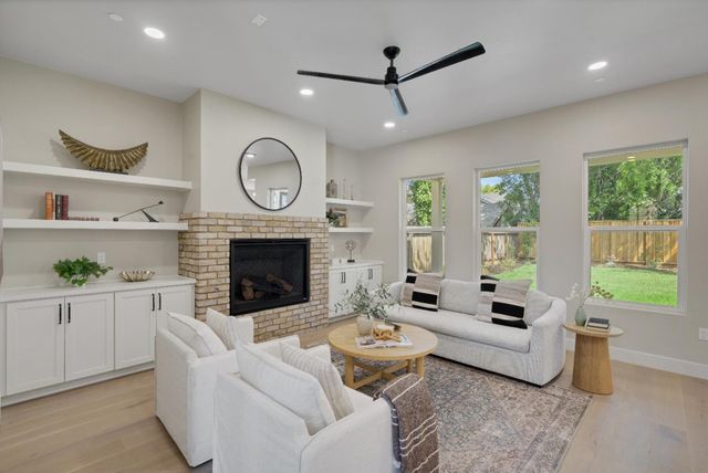 104 Southlite Cir, Sacramento, CA 95831
