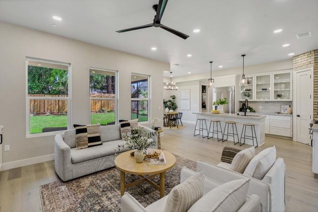 104 Southlite Cir, Sacramento, CA 95831