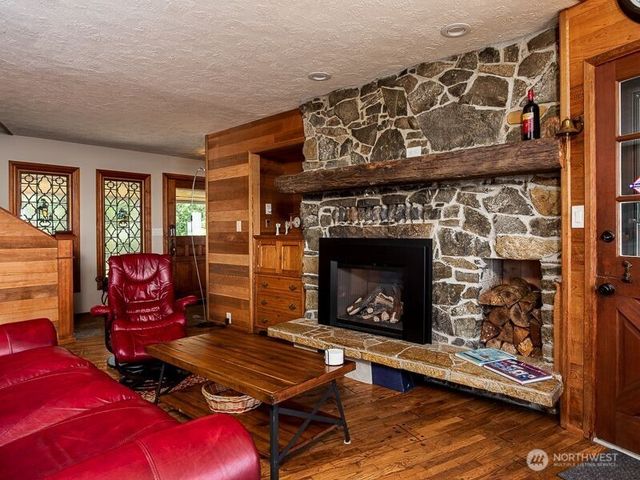 633 State Route 101, Chinook, WA 98614