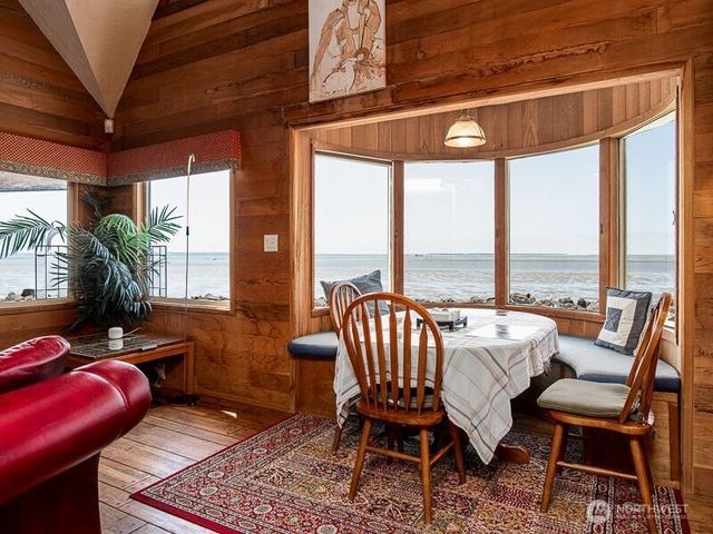 633 State Route 101, Chinook, WA 98614