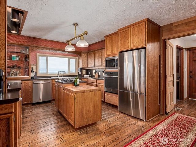 633 State Route 101, Chinook, WA 98614