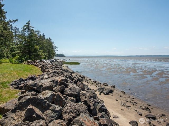 633 State Route 101, Chinook, WA 98614