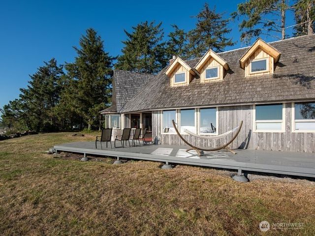 633 State Route 101, Chinook, WA 98614