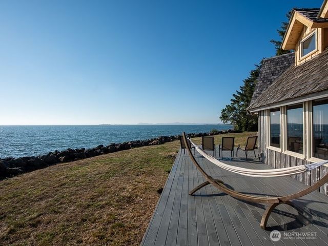 633 State Route 101, Chinook, WA 98614