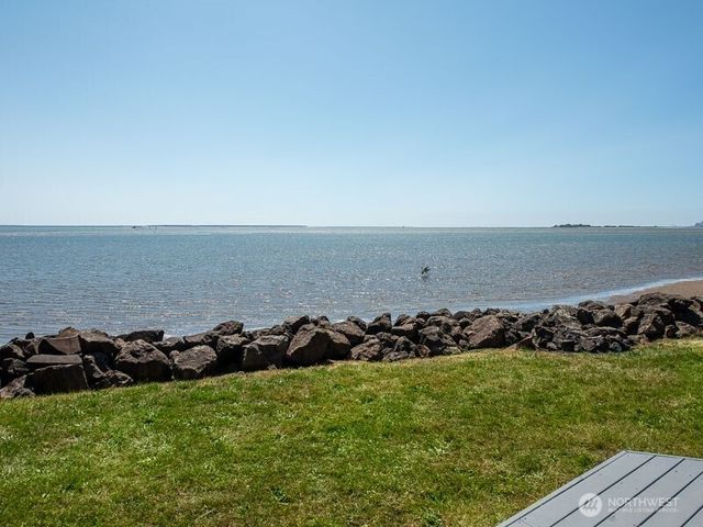 633 State Route 101, Chinook, WA 98614