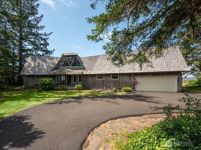 633 State Route 101, Chinook, WA 98614