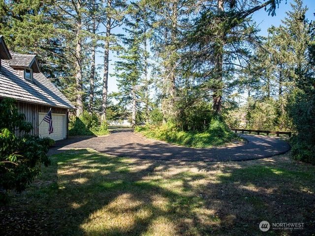 633 State Route 101, Chinook, WA 98614