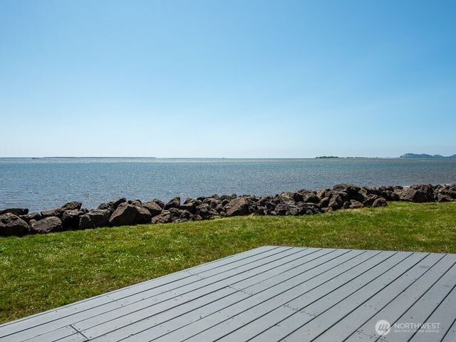 633 State Route 101, Chinook, WA 98614