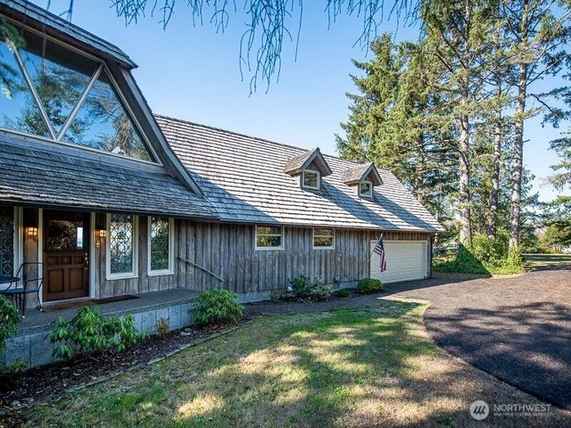 633 State Route 101, Chinook, WA 98614