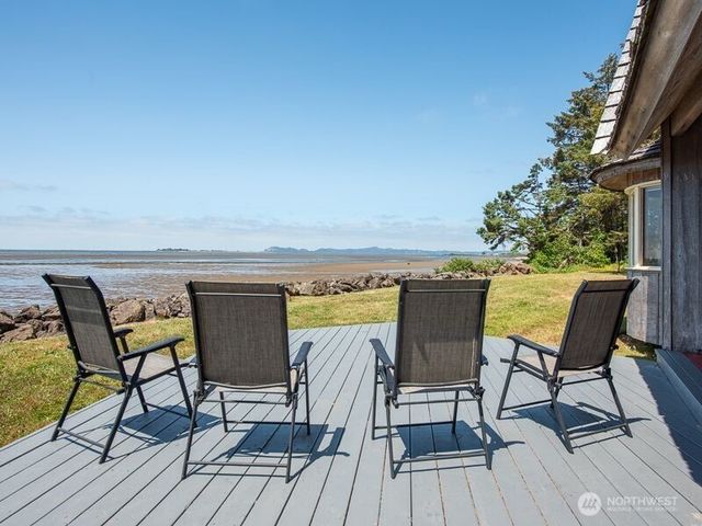 633 State Route 101, Chinook, WA 98614