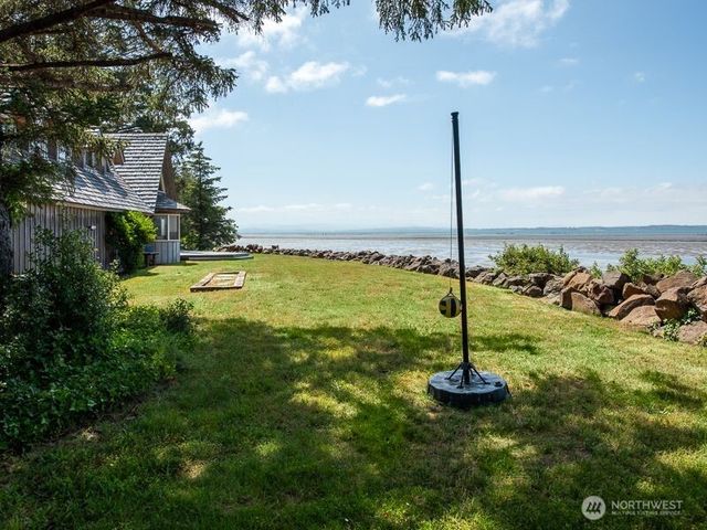 633 State Route 101, Chinook, WA 98614