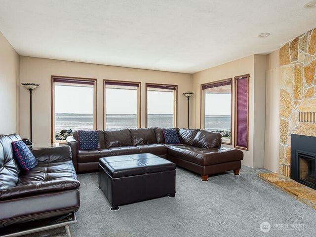 633 State Route 101, Chinook, WA 98614