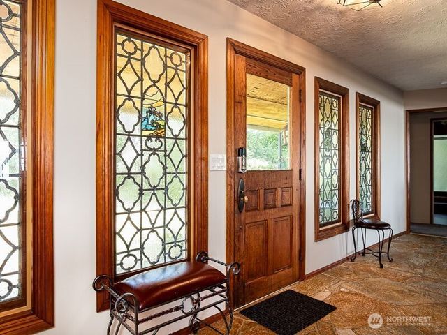 633 State Route 101, Chinook, WA 98614