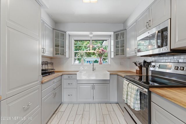 2438 BUTTONWOOD Drive, Jacksonville, FL 32216