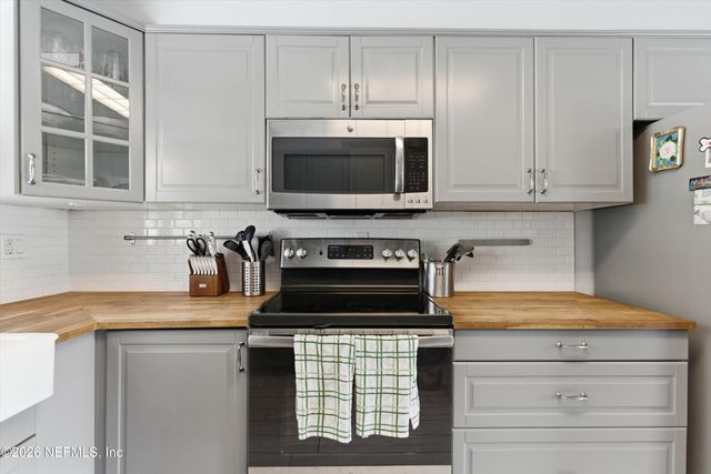 2438 BUTTONWOOD Drive, Jacksonville, FL 32216