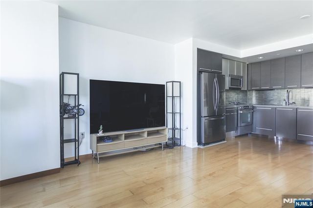 2 2nd Street 1207, Jersey City, NJ 07302