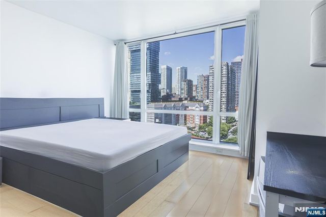 2 2nd Street 1207, Jersey City, NJ 07302