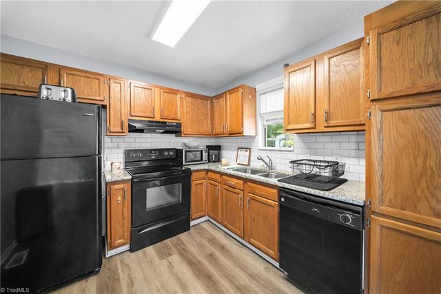 500 W Holly Hill Road, Thomasville, NC 27360