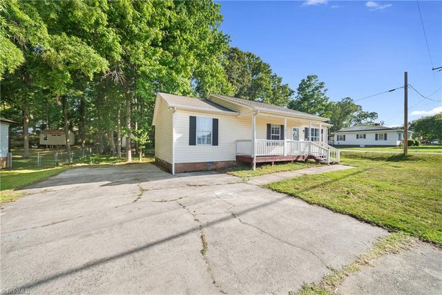 500 W Holly Hill Road, Thomasville, NC 27360