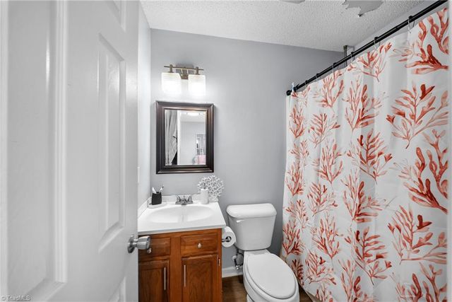 500 W Holly Hill Road, Thomasville, NC 27360