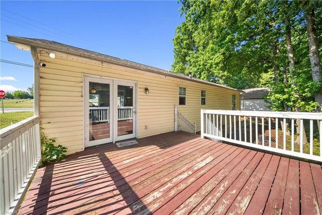 500 W Holly Hill Road, Thomasville, NC 27360