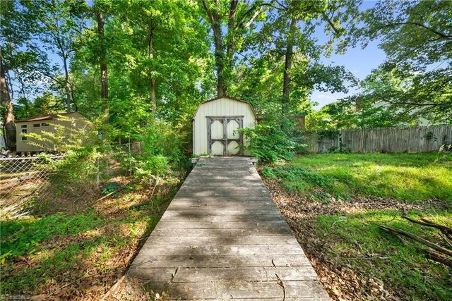 500 W Holly Hill Road, Thomasville, NC 27360