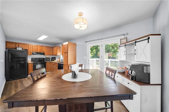 500 W Holly Hill Road, Thomasville, NC 27360