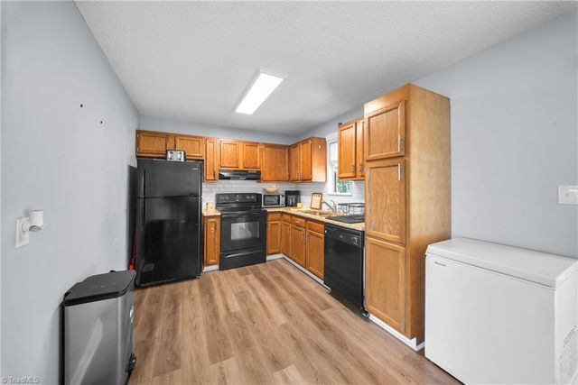 500 W Holly Hill Road, Thomasville, NC 27360