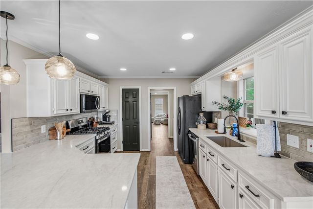 705 Summerglen Drive, College Station, TX 77840